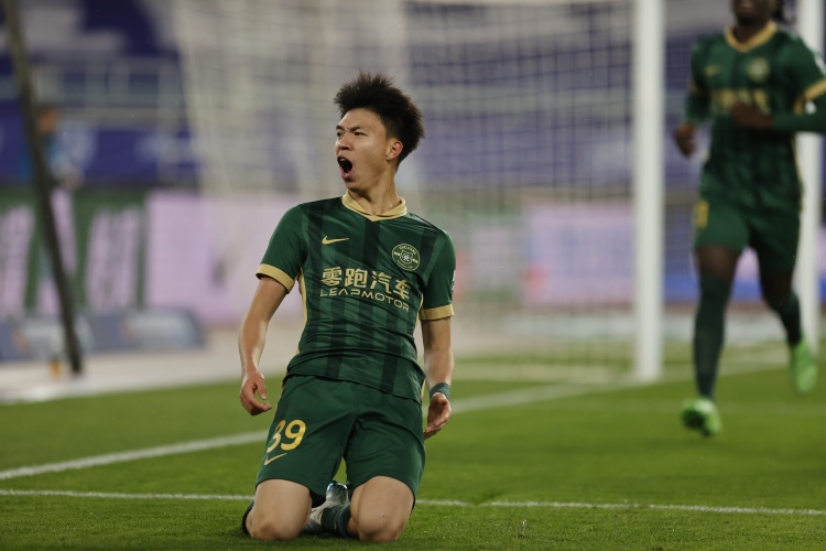 記者：王鈺棟李新翔證明年輕球員能踢好中超，關鍵在教練敢不敢用